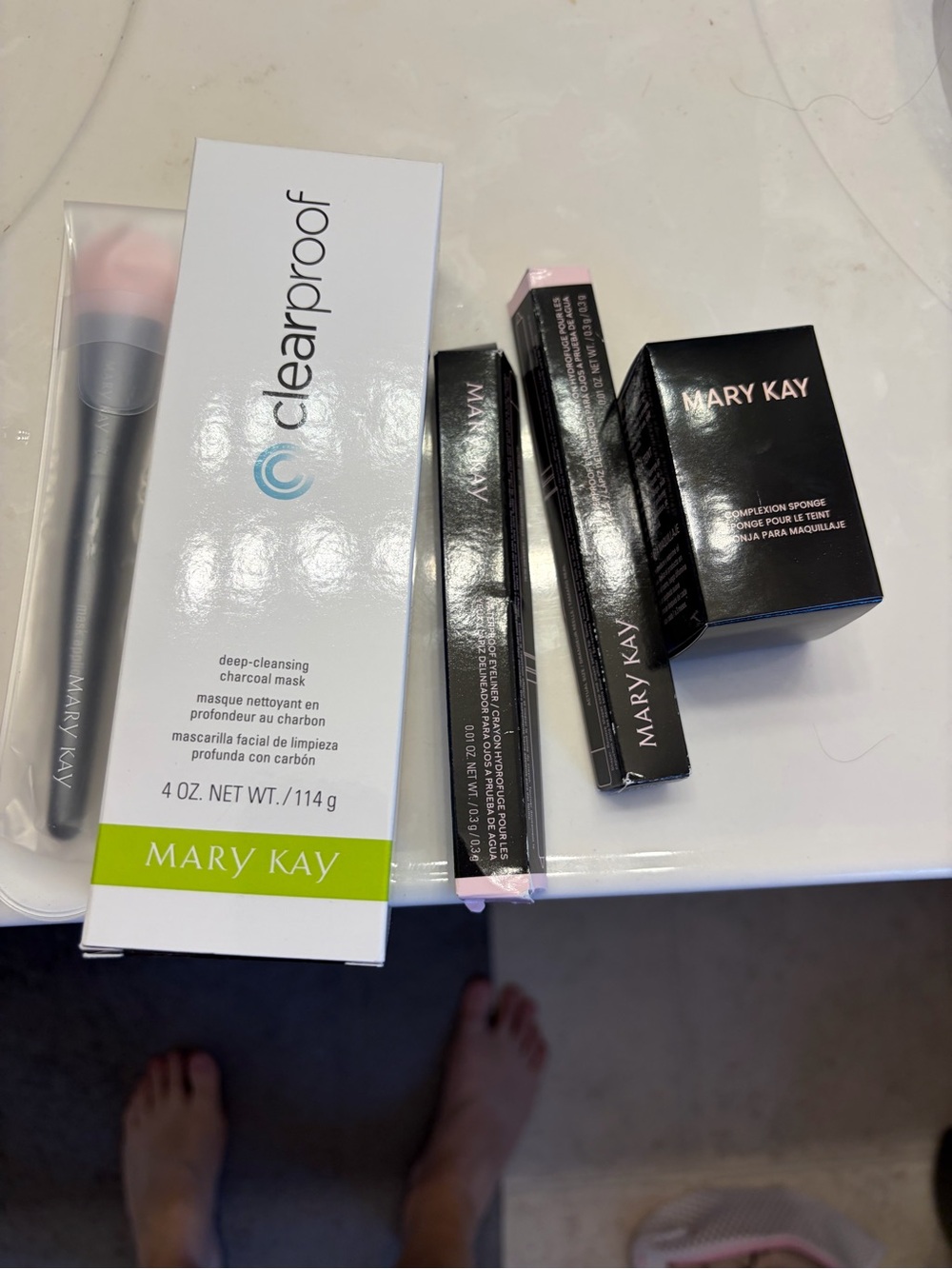Mary Kay Clearproof Deep-Cleansing Charcoal Mask - White and bundle
